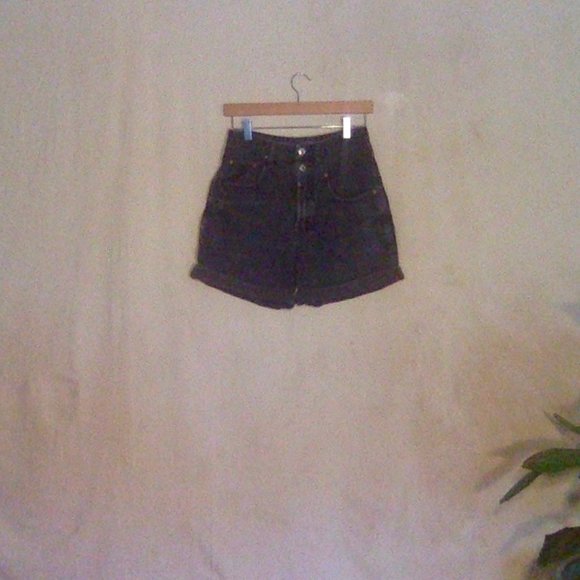 Vintage high-waisted button/zip fly cuff shorts. - Picture 5 of 6